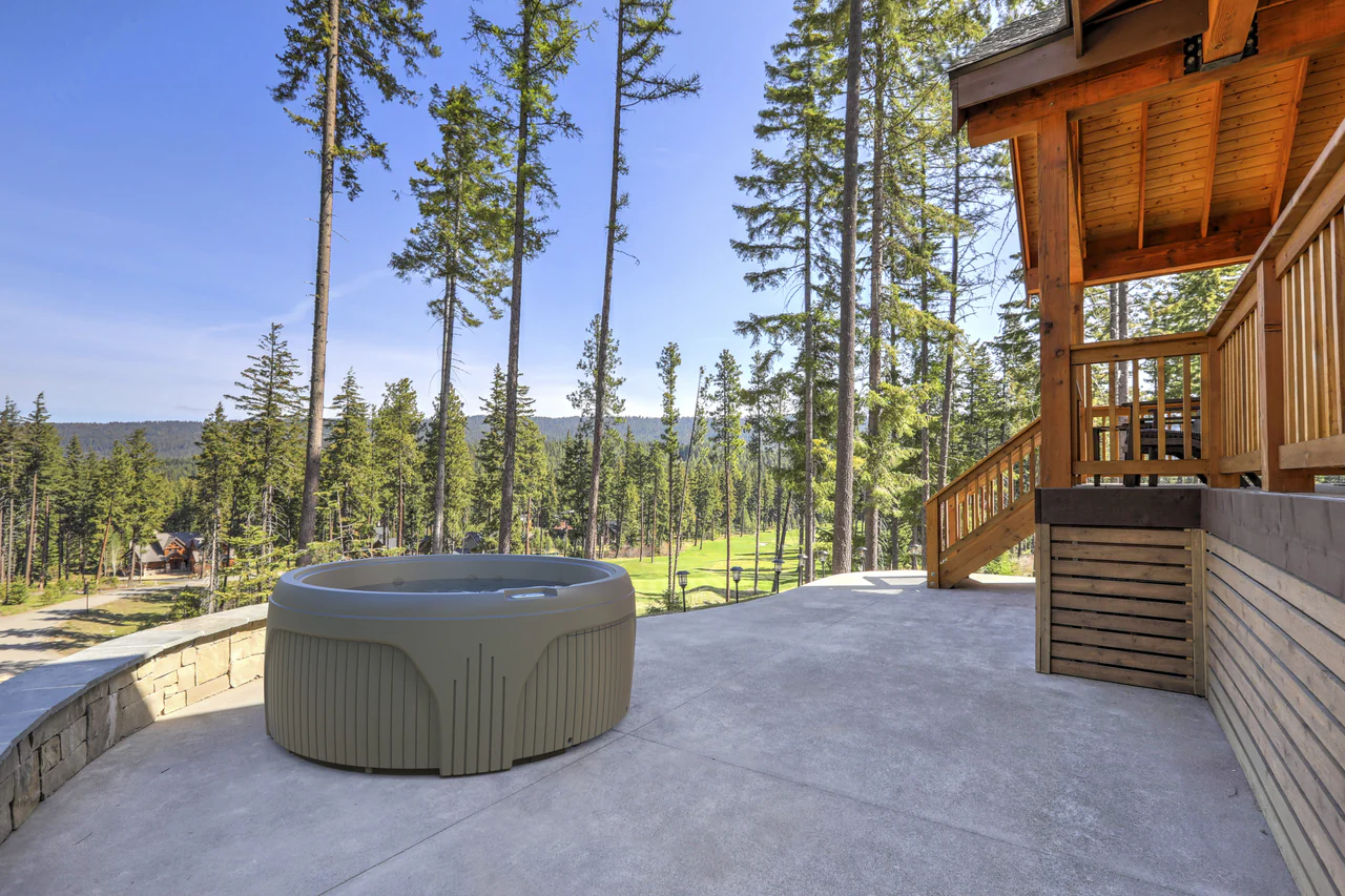 Core 1800R Lifestyle Cabin